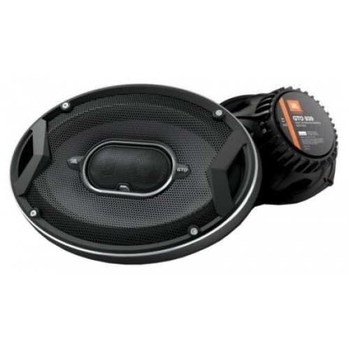 Акустика JBL GTO-939 15x23см 100Вт Акустика JBL GTO-939 15x23см 100Вт Акустика<br>В комплекте идут 2 динамика овальной формы. При этом внешнего кроссовера не имеется. Размеры динамиков равны 15x23 см. Посадочная глубина акустической системы JBL GTO 939 равна 71 мм. Чувствительно данной модели равна 94 дБ. При этом сопротивление составляет 3 Ом. Систему можно подключить к любому головному устройству. Диапазон звучания этих автоколонок: минимальная частота – 46 Гц, максимальная частота – 21 000 Гц. Низкие частоты отличаются насыщенностью и глубиной благодаря технологии Plus One. Она способна задействовать большую площадь диффузоров. При этом номинальная мощность данной модели равна 100 Вт, максимальная – 300 Вт. Диффузоры изготовлены из полипропилена.<br>