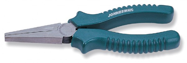 Плоскогубцы Jonnesway 150мм 6 Плоскогубцы Jonnesway 150мм 6Пассатижи и плоскогубцы<br>Инструмент с плоскими прямоугольными губками, применяемый для работы с плоскими предметами, способный обеспечить надежный захват по большой площади. Плоскогубцы изготовлены из хромованадиевой стали, имеют матовое хромоникелевое покрытие, снаб-жаются полимерными чехлами рукояток и при массе 200 гр., имеют длину 160 мм. Произведены по стандарту ISO 5743-88, что соотвествует ГОСТу 7236-93.<br>