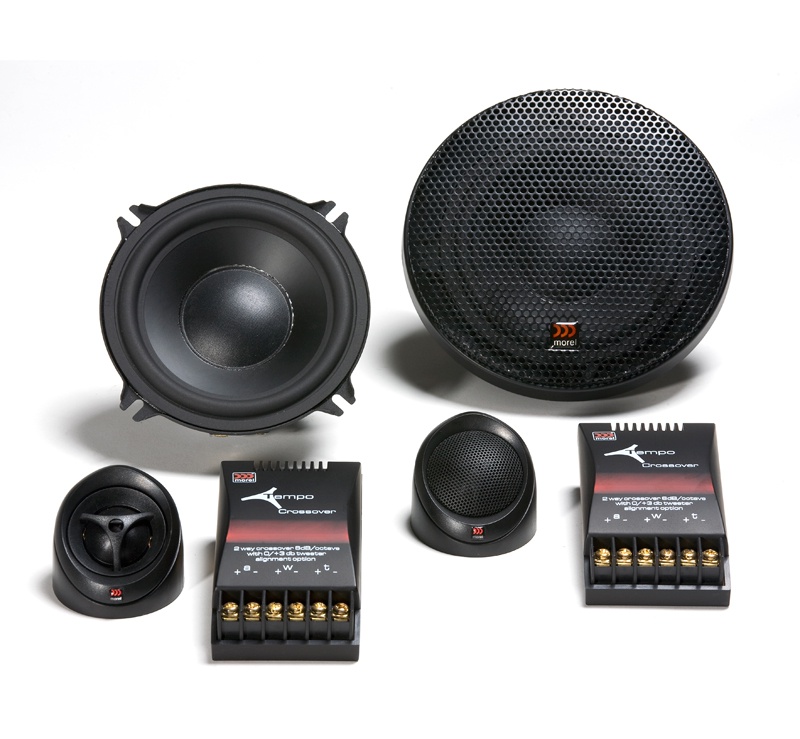 Акустика Morel TEMPO 6-2WAY 16.5см Вт Акустика Morel TEMPO 6-2WAY 16.5см Вт Акустика<br>Твитер диаметром 28 мм (1.8”) с новым мягким куполом, изготовленный по технологии EVC устанавливает новые стандарты качества. Мягкий купол обеспечивает расширенную амплитудно-частотную характеристику, выразительную сцену и живописное звучание. Новый твитер может быть установлен четырьмя различными способами.Мидбас в компонентных системах Tempo имеет мощные ферритовые магниты, благодаря которым динамик обладает высокой эффективностью. В то же время его размер уменьшен на 35% по сравнению с обычными ферритовыми магнитами, что позволяет в свою очередь уменьшить монтажную глубину. Диффузор проектировался так, чтобы обеспечивалось чистое и ровное воспроизведение нижнего диапазона средних частот и динамичные басы.Большое внимание было уделено конструкции кроссовера Tempo, выполненного из высококачественных компонентов для устранения любых препятствий на пути сигнала. Для обеспечения превосходного звука кроссовер позволяет настраивать твитер с крутизной среза частотной характеристики в 0 дБ и +3 дБ.<br>