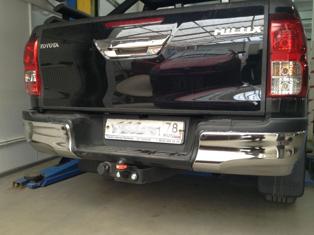 

Фаркоп Bosal для Toyota Hilux (без отбойного бруса) (без электрики) с 2015