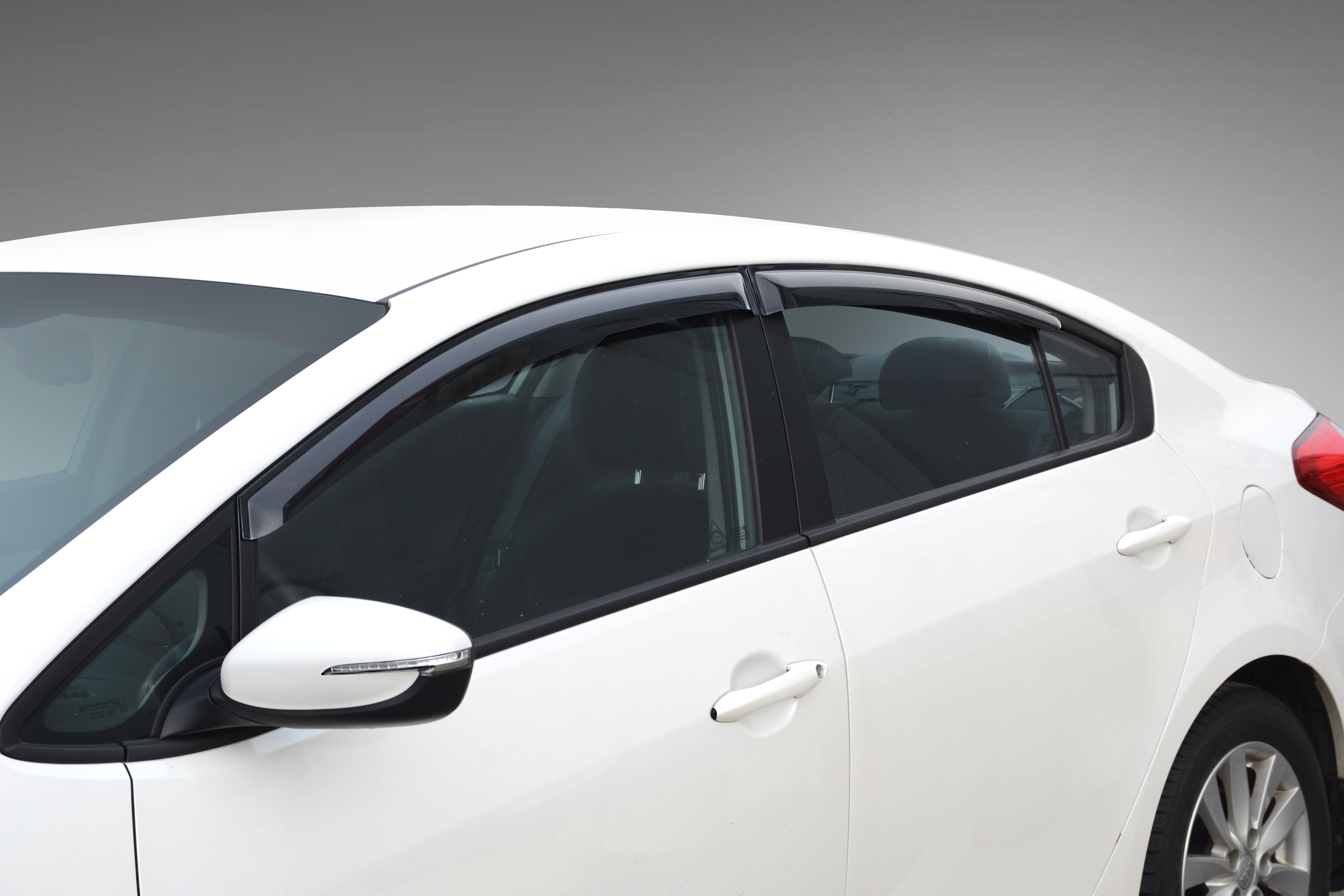 

Дефлекторы боковых стекол Rival для Renault Logan 2014- черные 4 шт.