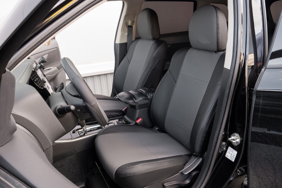 

Чехлы Почин Mitsubishi Outlander III рест экокожа перфорация черно-серые