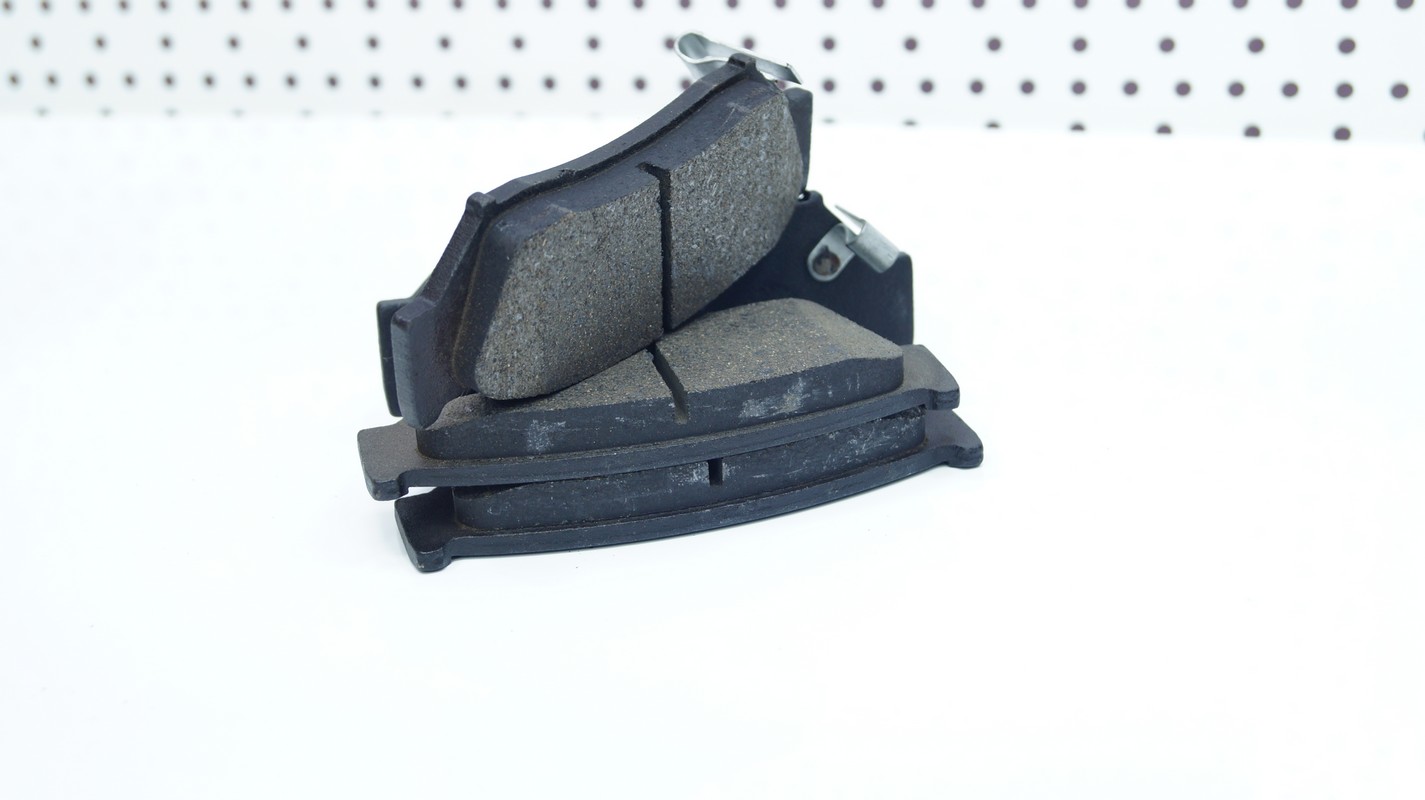 

Колодка тормозная SUZUKI Grand Vitara 1.6-2.0 98-03 / Vitata 1.6-2.0 90-98 / Jimny 1.5D 03> передняя (AYWIparts) (4 шт.) "отсутствует упаковка"