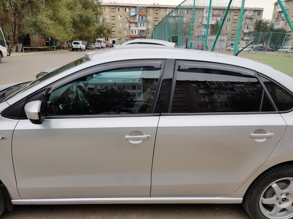 

Дефлектор боковых стекол VW POLO седан на скотче 4шт