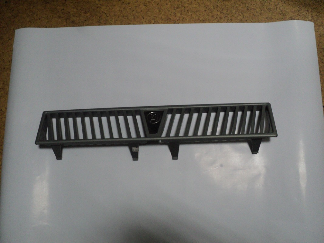 

Накладка перед.бампера пл.(серая) "витринный образец"