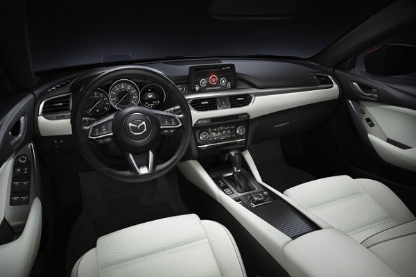 Salon Mazda 3.jpg